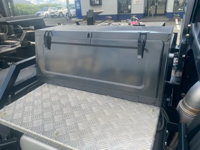 右側に工具箱が付いてます|日野 プロフィア 2DG-FS1AGEの写真21