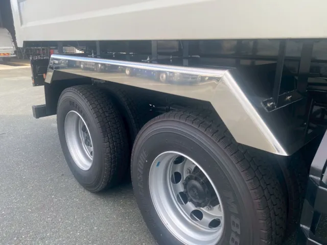 リアフェンダーはステンレス製です|日野 プロフィア 2DG-FS1AGEの写真22