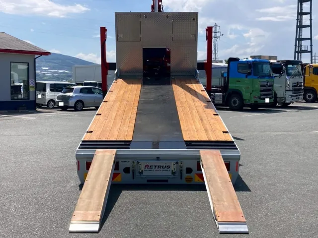 床は左右板張り・中央鉄張りです。|三菱 スーパーグレート 2PG-FY70HYの写真9