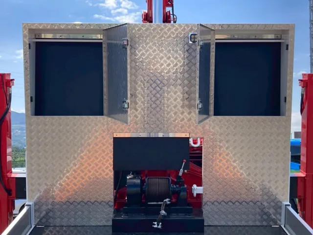 プロテクターに物入れが付いています。|三菱 スーパーグレート 2PG-FY70HYの写真12