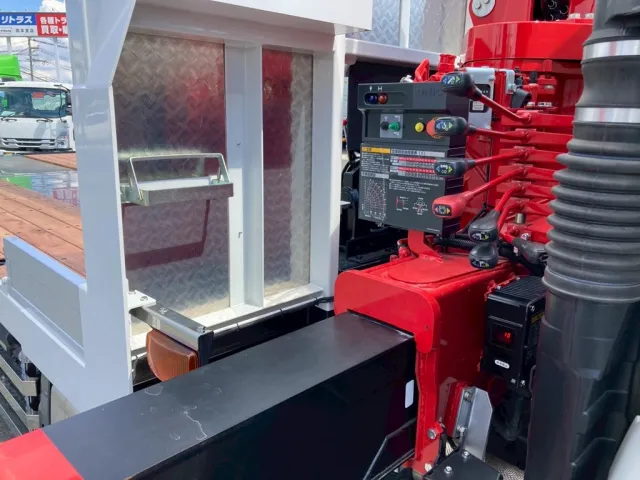 アウトリガーは差し違い式・自動張り出しします。|三菱 スーパーグレート 2PG-FY70HYの写真18