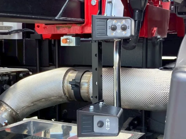 アウトリガーの張り出し 及び 伸縮の操作スイッチです。|三菱 スーパーグレート 2PG-FY70HYの写真19