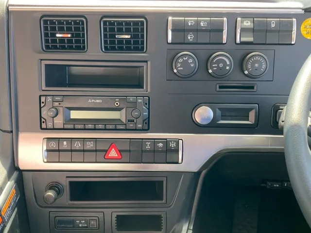 インパネ周りの状態です。|三菱 スーパーグレート 2PG-FY70HYの写真26