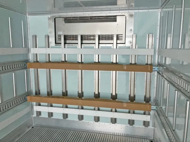 冷凍機の吹き出し口です。|日野 レンジャー 2KG-FD2ABG(2WD)の写真14