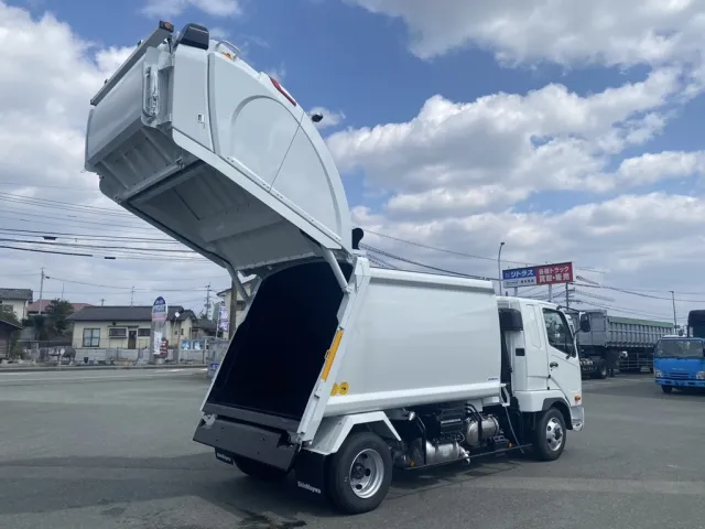 ホッパを上げた状態です|三菱 ファイター 2KG-FK62F(2WD)の写真3