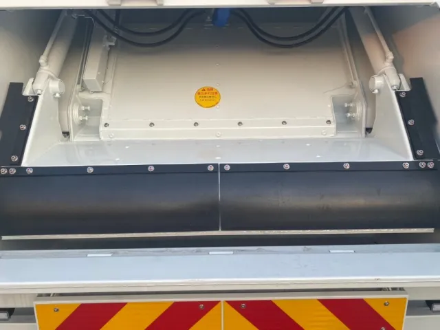 三菱 ファイター 2KG-FK62F(2WD)の写真7