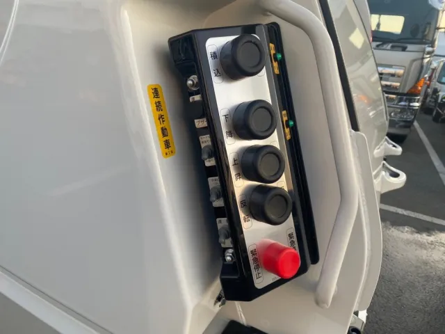 操作スイッチ（連続切り替え）|三菱 ファイター 2KG-FK62F(2WD)の写真9