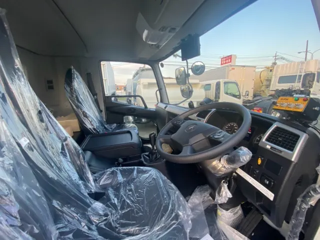 室内|三菱 ファイター 2KG-FK62F(2WD)の写真18