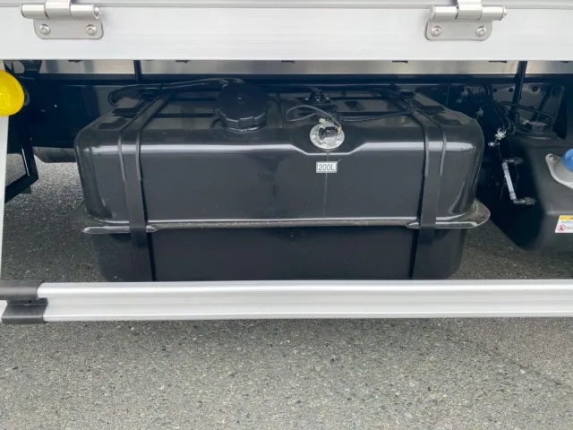 燃料タンクは200Lです|三菱 ファイター 2KG-FK65F(2WD)の写真9