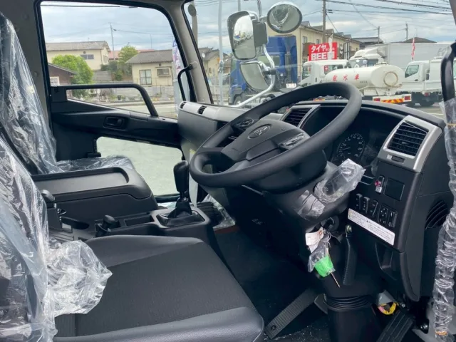 室内|三菱 ファイター 2KG-FK65F(2WD)の写真12