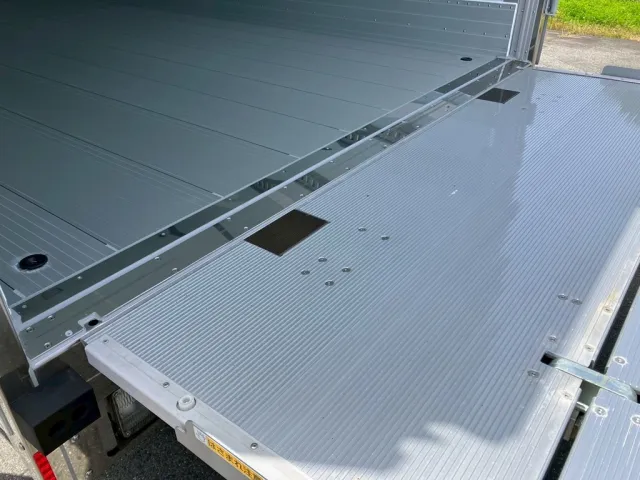 ゲートを上限まで上げた状態です。|日野 レンジャー 2KG-FD2ABG(2WD)の写真19