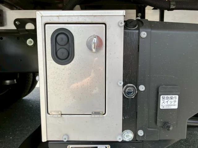 ゲートの昇降スイッチです。|日野 レンジャー 2KG-FD2ABG(2WD)の写真20