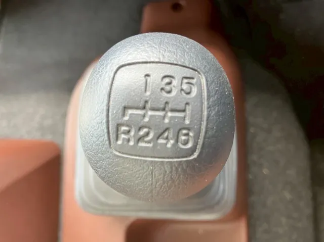 MT6速です。|日野 レンジャー 2KG-FD2ABG(2WD)の写真31