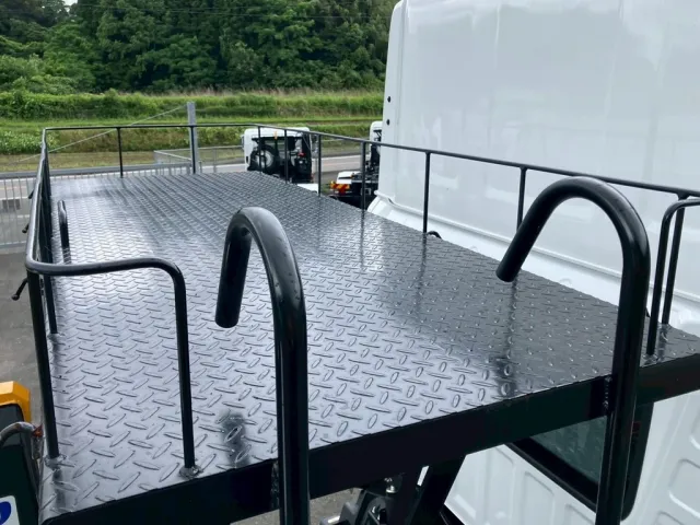 つい立上部の踊り場の状態です。|日野 プロフィア 2DG-FS1AJEの写真9