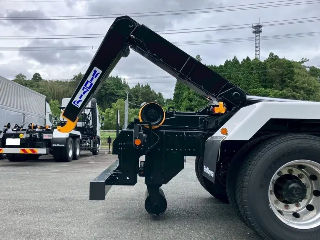 ジャッキは油圧式です。|日野 プロフィア 2DG-FS1AJEの写真12