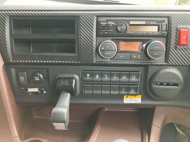 インパネ周りの状態です。|日野 プロフィア 2DG-FS1AJEの写真19