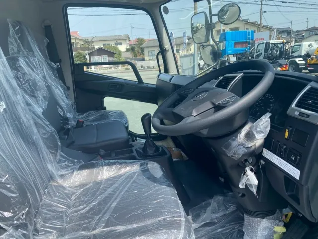 室内|三菱 ファイター 2KG-FK72F(2WD)の写真6