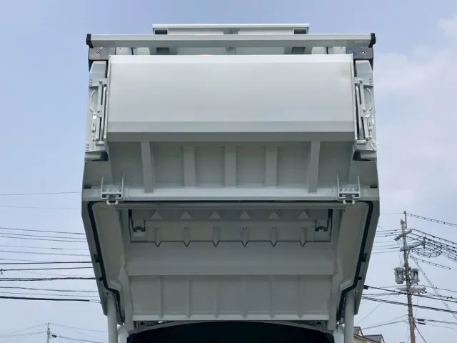 汚水タンク底面の状態です。|三菱 ファイター 2KG-FK72F(2WD)の写真8