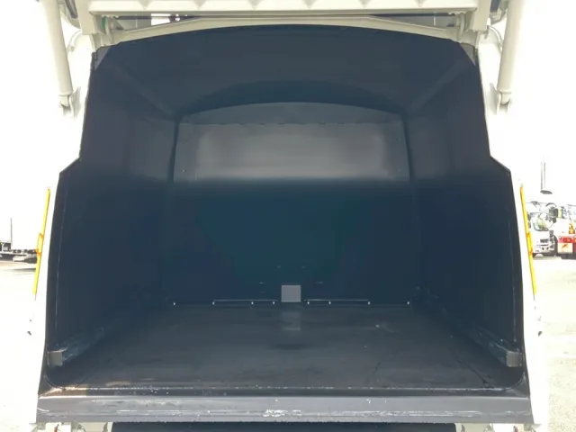 タンク内部の状態です。|三菱 ファイター 2KG-FK72F(2WD)の写真10