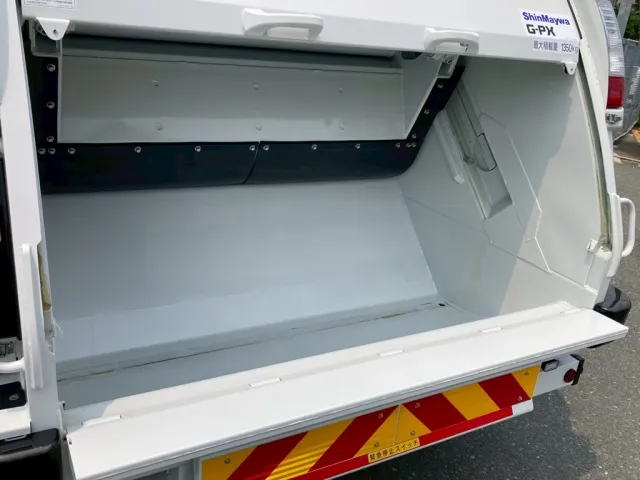 積み込み方式はプレス式です。|三菱 ファイター 2KG-FK72F(2WD)の写真14