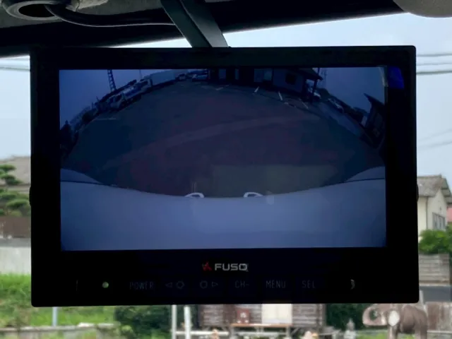 液晶バックモニター付きです。|三菱 ファイター 2KG-FK72F(2WD)の写真23