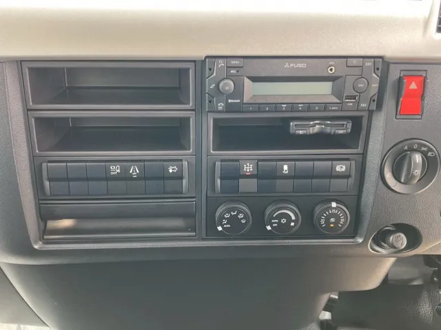 インパネ周りの状態です。|三菱 ファイター 2KG-FK72F(2WD)の写真24
