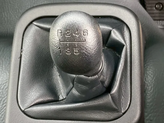 MT6速です。|三菱 ファイター 2KG-FK72F(2WD)の写真25