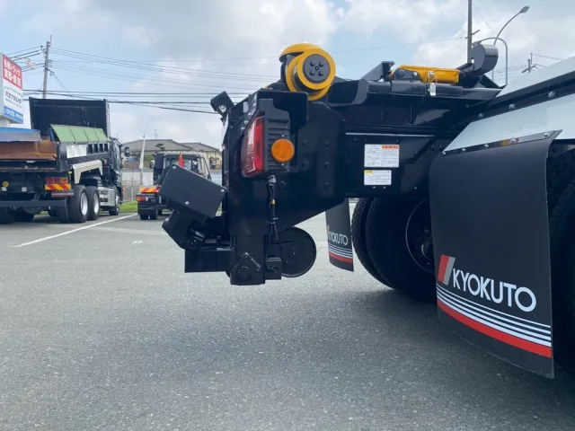 リアバンバーを上げた状態|三菱 スーパーグレート 2PG-FV80VYの写真13