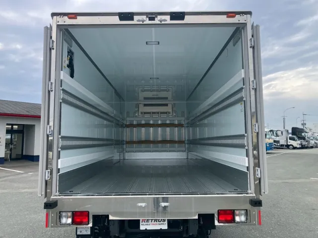 門口周りはステンレス製です。|日野 レンジャー 2KG-FD2ABG(2WD)の写真12