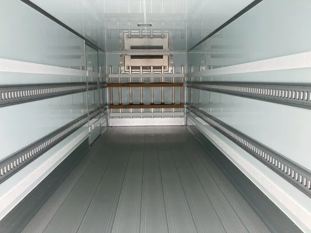 床はシステムフロアー アルミ製です。|日野 レンジャー 2KG-FD2ABG(2WD)の写真13