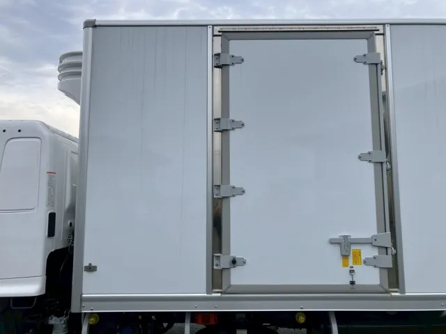 ボディー助手席側にサイドドアがあります。|日野 レンジャー 2KG-FD2ABG(2WD)の写真15