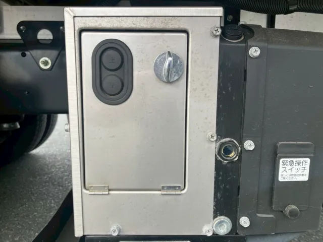 ゲートの昇降スイッチです。|日野 レンジャー 2KG-FD2ABG(2WD)の写真20