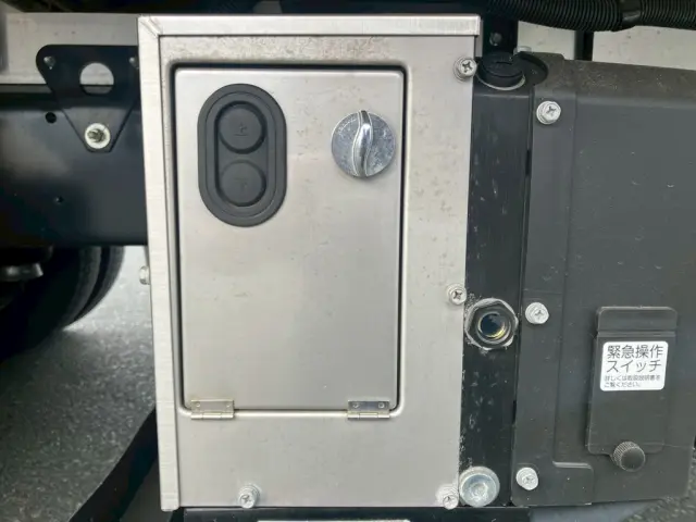 ゲートの昇降スイッチです。|日野 レンジャー 2KG-FD2ABG(2WD)の写真20
