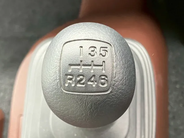 MT6速です。|日野 レンジャー 2KG-FD2ABG(2WD)の写真33