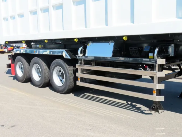 サイドバンパー・サイドバンパーステーはステンレス製です。|コダイラ  KFL32改の写真13