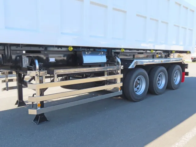 サイドバンパー・サイドバンパーステーはステンレス製です。|コダイラ  KFL32改の写真15