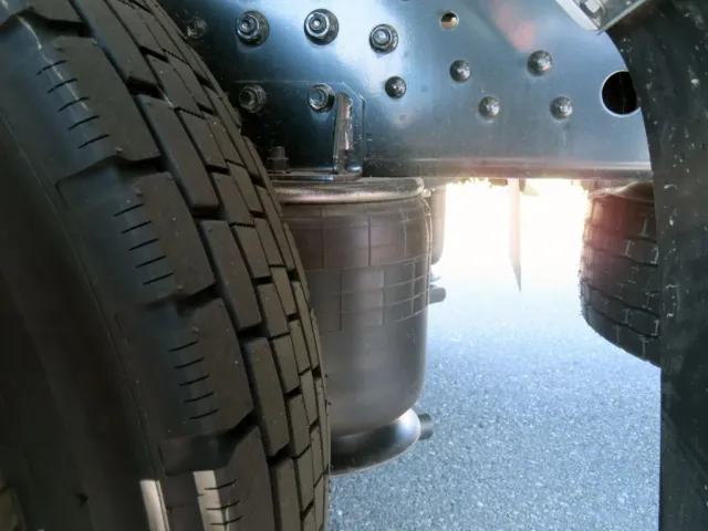 エアサスです。|三菱 ファイター 2KG-FK65F(2WD)の写真5