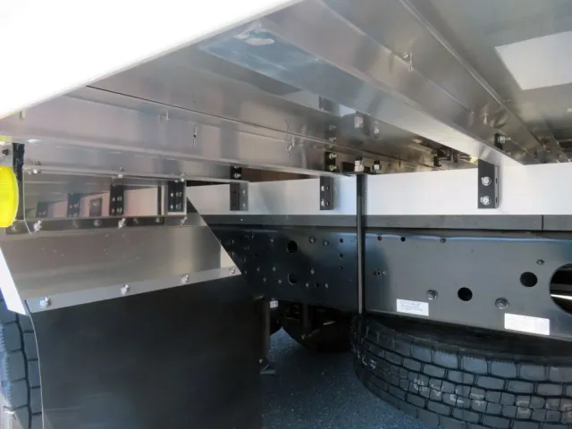 シャーシとネタの状態です。（縦ネタ・横ネタはアルミ製です）|三菱 ファイター 2KG-FK65F(2WD)の写真7