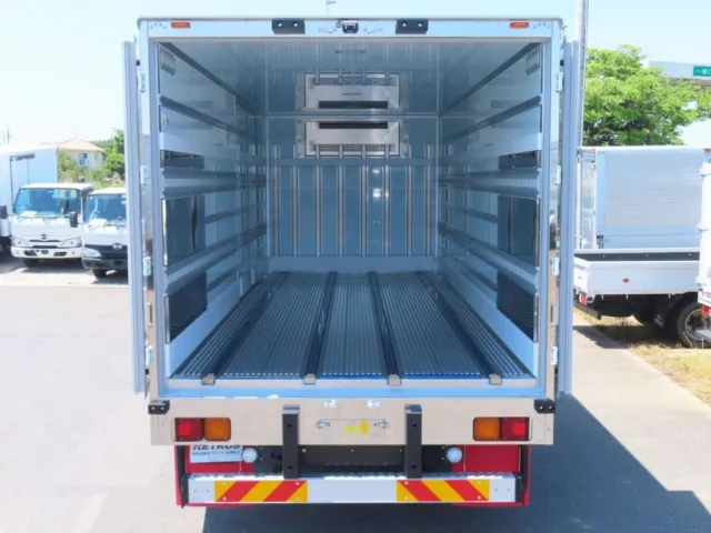 門口周りはステンレス製です。|三菱 ファイター 2KG-FK65F(2WD)の写真8