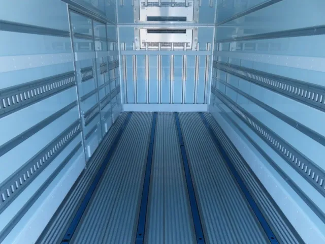 床はI型キーストンです。|三菱 ファイター 2KG-FK65F(2WD)の写真9