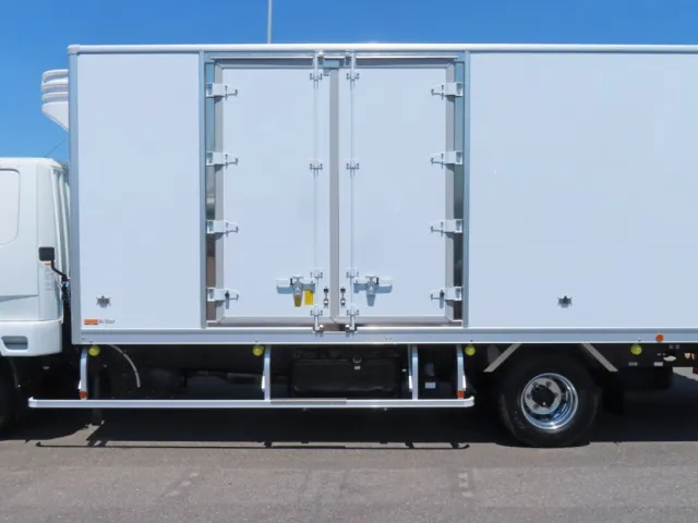 サイドドア付きです。|三菱 ファイター 2KG-FK65F(2WD)の写真11