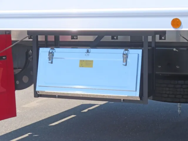 工具箱付きです。（ステンレス製です）|三菱 ファイター 2KG-FK65F(2WD)の写真15