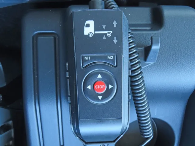 エアサスのコントローラーです。|三菱 ファイター 2KG-FK65F(2WD)の写真20