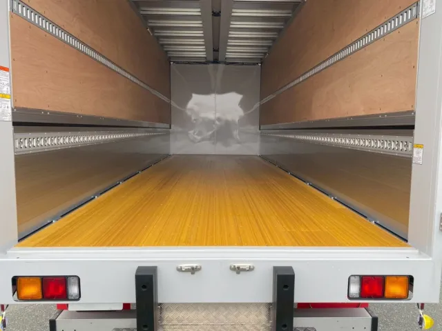 ボディー内|三菱 ファイター 2KG-FK65F(2WD)の写真6