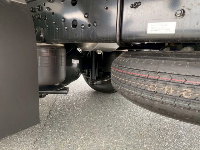 リアエアサスです|三菱 ファイター 2KG-FK65F(2WD)の写真9