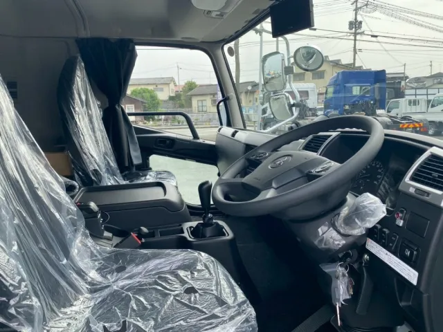 室内|三菱 ファイター 2KG-FK65F(2WD)の写真13