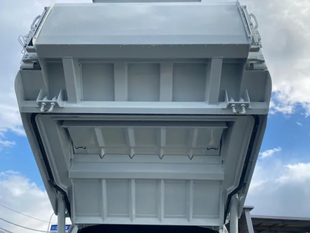 ハッチ裏|三菱 キャンター 2RG-FEAV0(2WD)の写真6