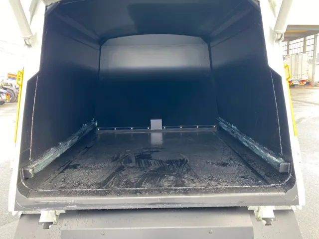 ボディー内|三菱 キャンター 2RG-FEAV0(2WD)の写真8