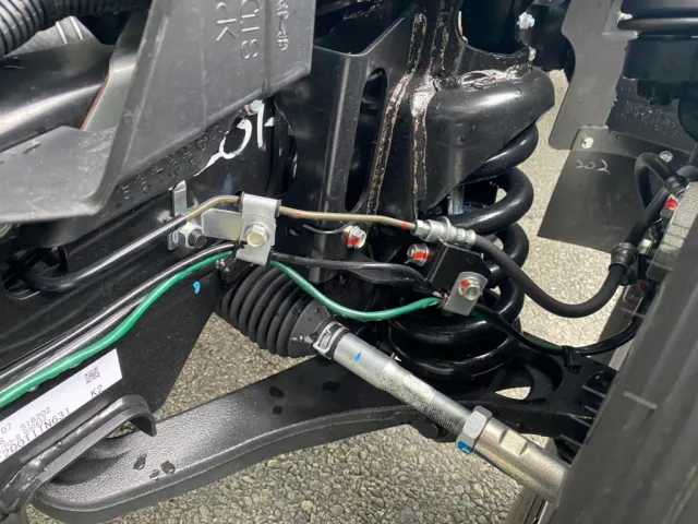 フロントは独立懸架サスペンションです|三菱 キャンター 2RG-FEAV0(2WD)の写真26