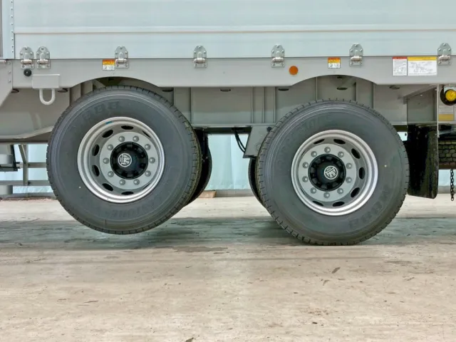 リフトアクスル機能付きです。(前1軸がリフトアップします)|トレクス  PFN24103の写真15